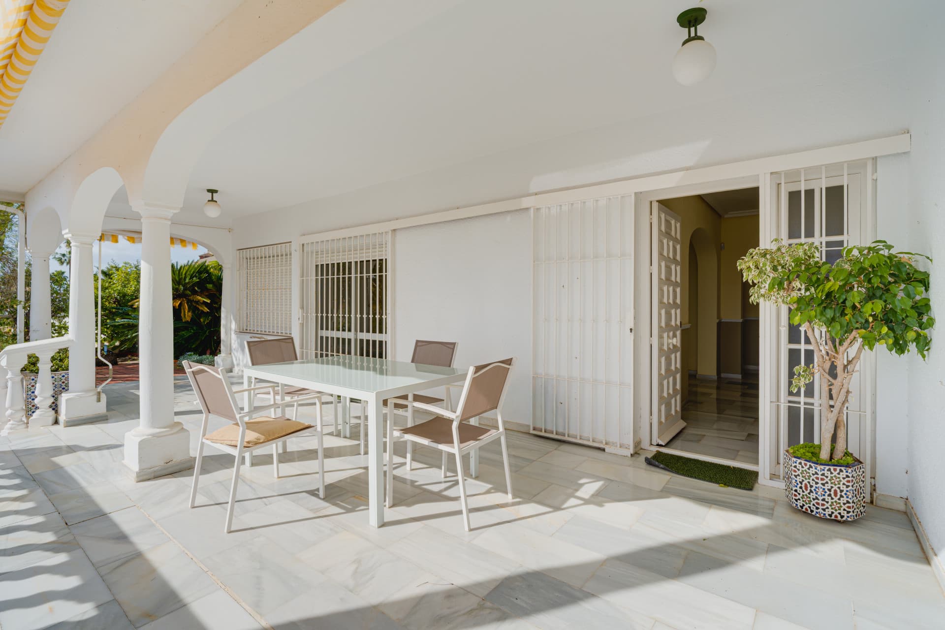 Utmärkt reformmöjligheter - vacker söderläge, tre sovrum Villa ligger i Riviera del Sol, Mijas Costa