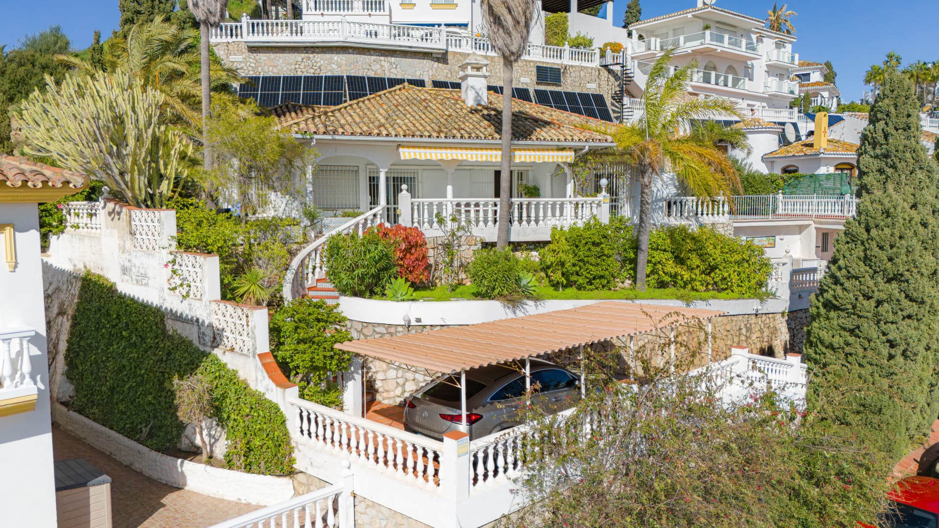 Utmärkt reformmöjligheter - vacker söderläge, tre sovrum Villa ligger i Riviera del Sol, Mijas Costa