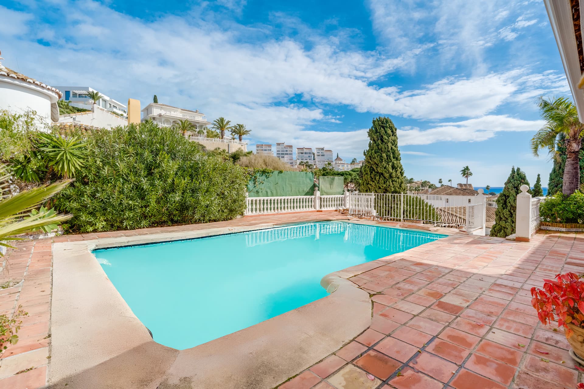 Utmärkt reformmöjligheter - vacker söderläge, tre sovrum Villa ligger i Riviera del Sol, Mijas Costa
