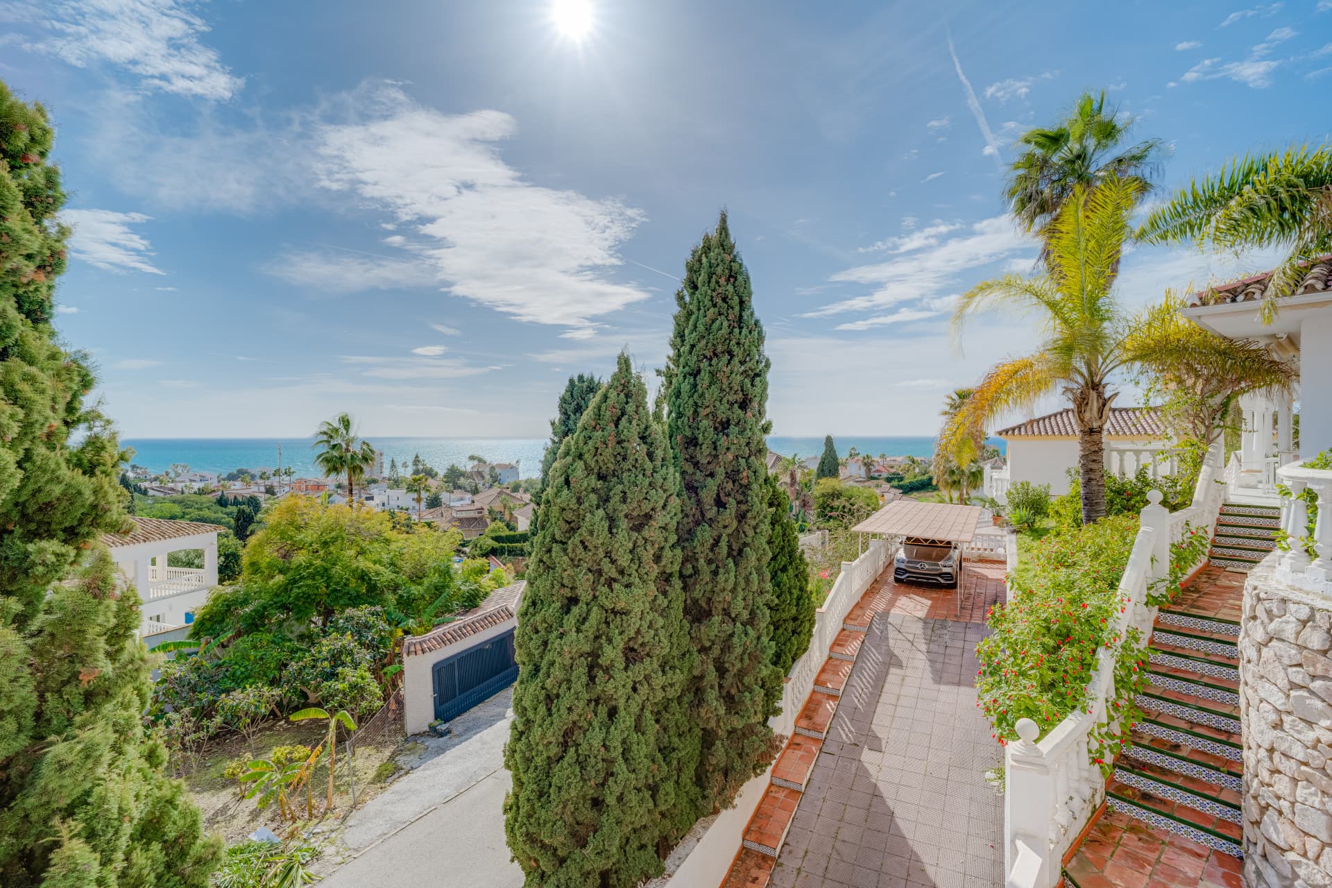 Utmärkt reformmöjligheter - vacker söderläge, tre sovrum Villa ligger i Riviera del Sol, Mijas Costa