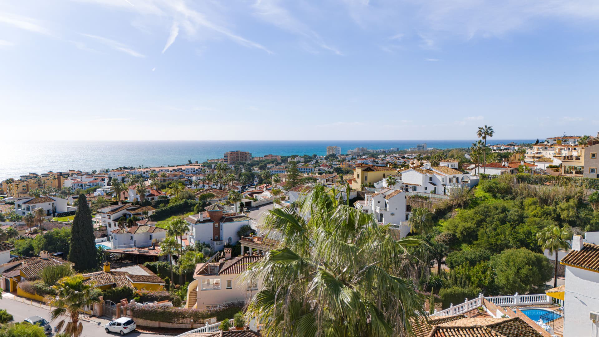 Utmärkt reformmöjligheter - vacker söderläge, tre sovrum Villa ligger i Riviera del Sol, Mijas Costa