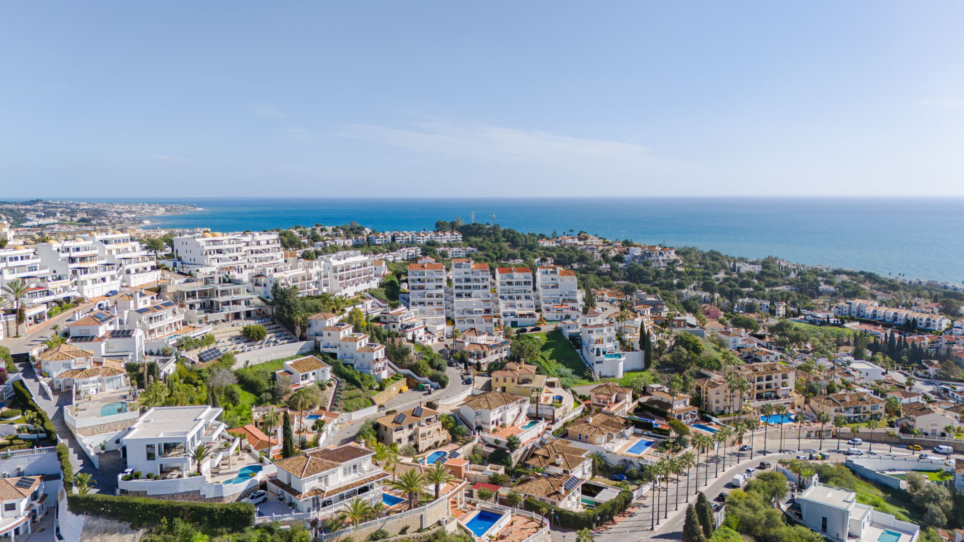 Utmärkt reformmöjligheter - vacker söderläge, tre sovrum Villa ligger i Riviera del Sol, Mijas Costa