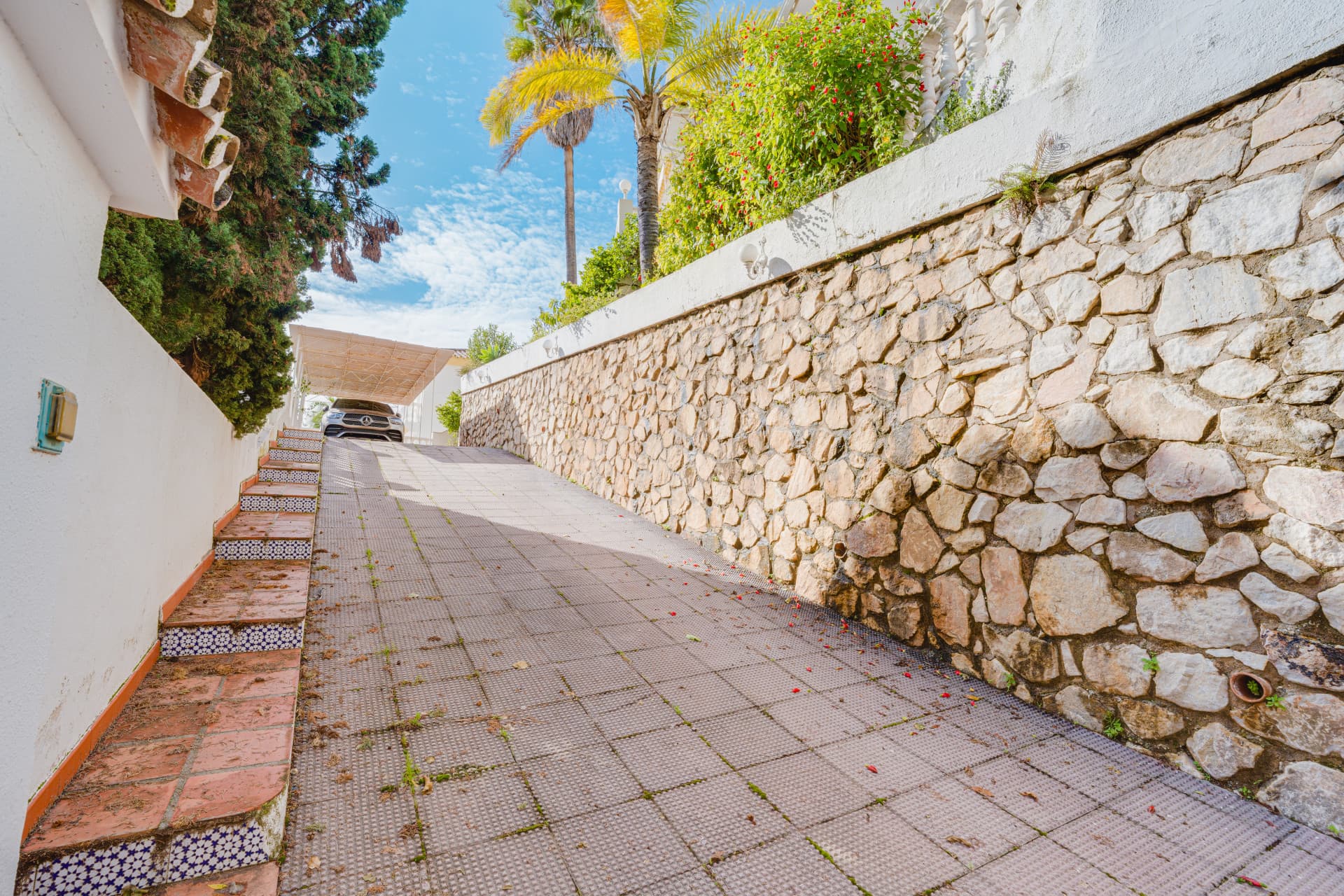 Utmärkt reformmöjligheter - vacker söderläge, tre sovrum Villa ligger i Riviera del Sol, Mijas Costa