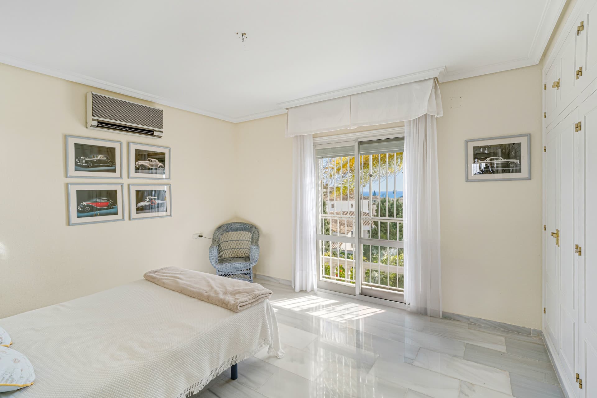 Utmärkt reformmöjligheter - vacker söderläge, tre sovrum Villa ligger i Riviera del Sol, Mijas Costa