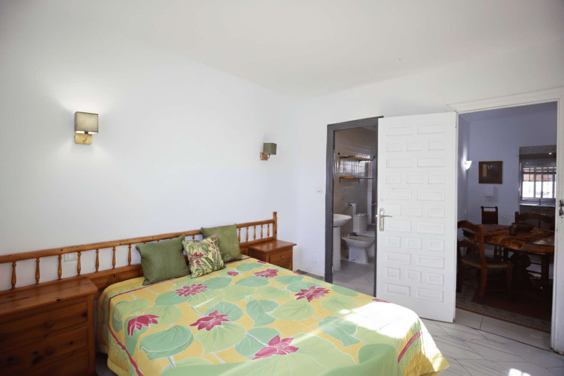 Charmig fyra sovrum Semi-Detached House nära stranden i Calypso, Mijas Costa
