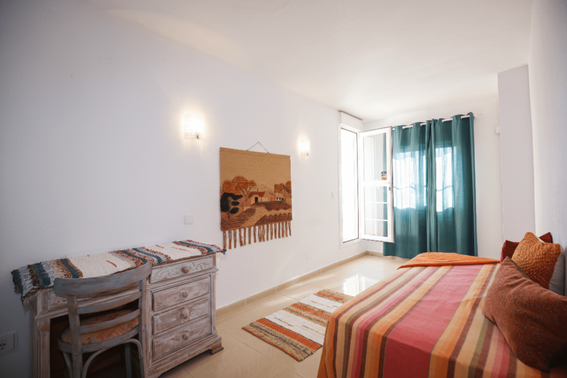 Charmig fyra sovrum Semi-Detached House nära stranden i Calypso, Mijas Costa