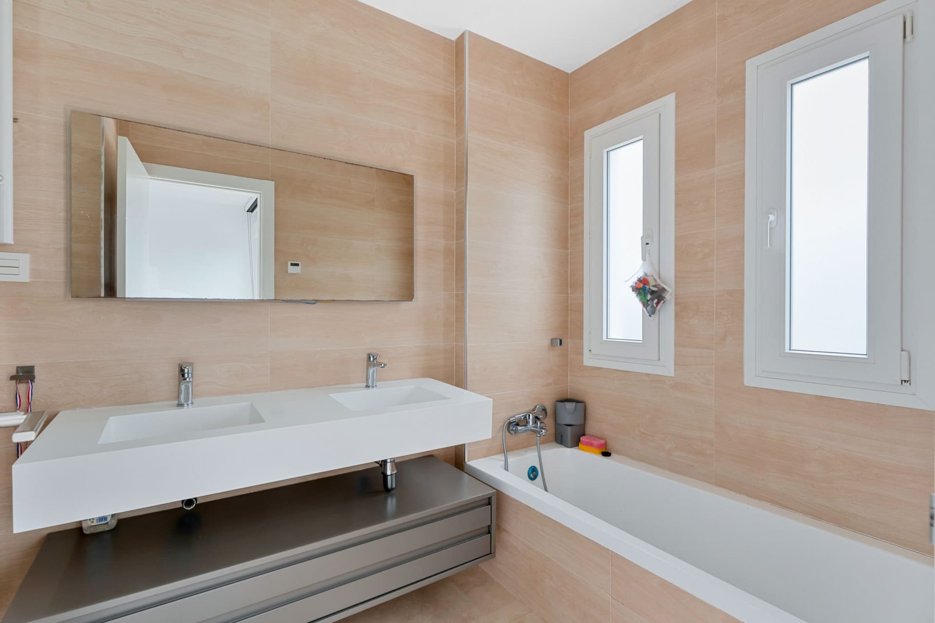 Fantastisk fyra sovrum radhus ligger i den gated community av El Romeral de Calahonda, Mijas Costa