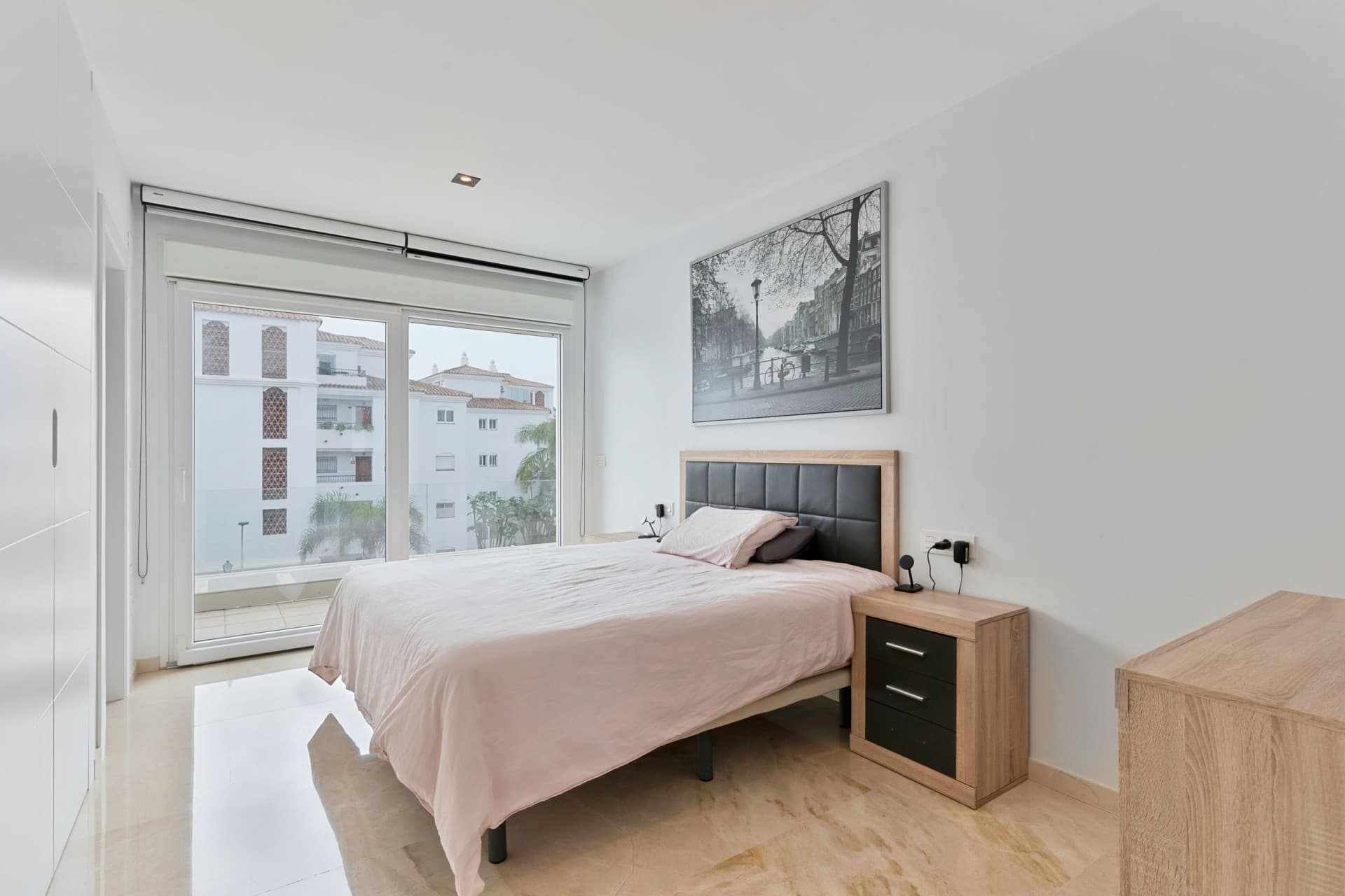 Fantastisk fyra sovrum radhus ligger i den gated community av El Romeral de Calahonda, Mijas Costa