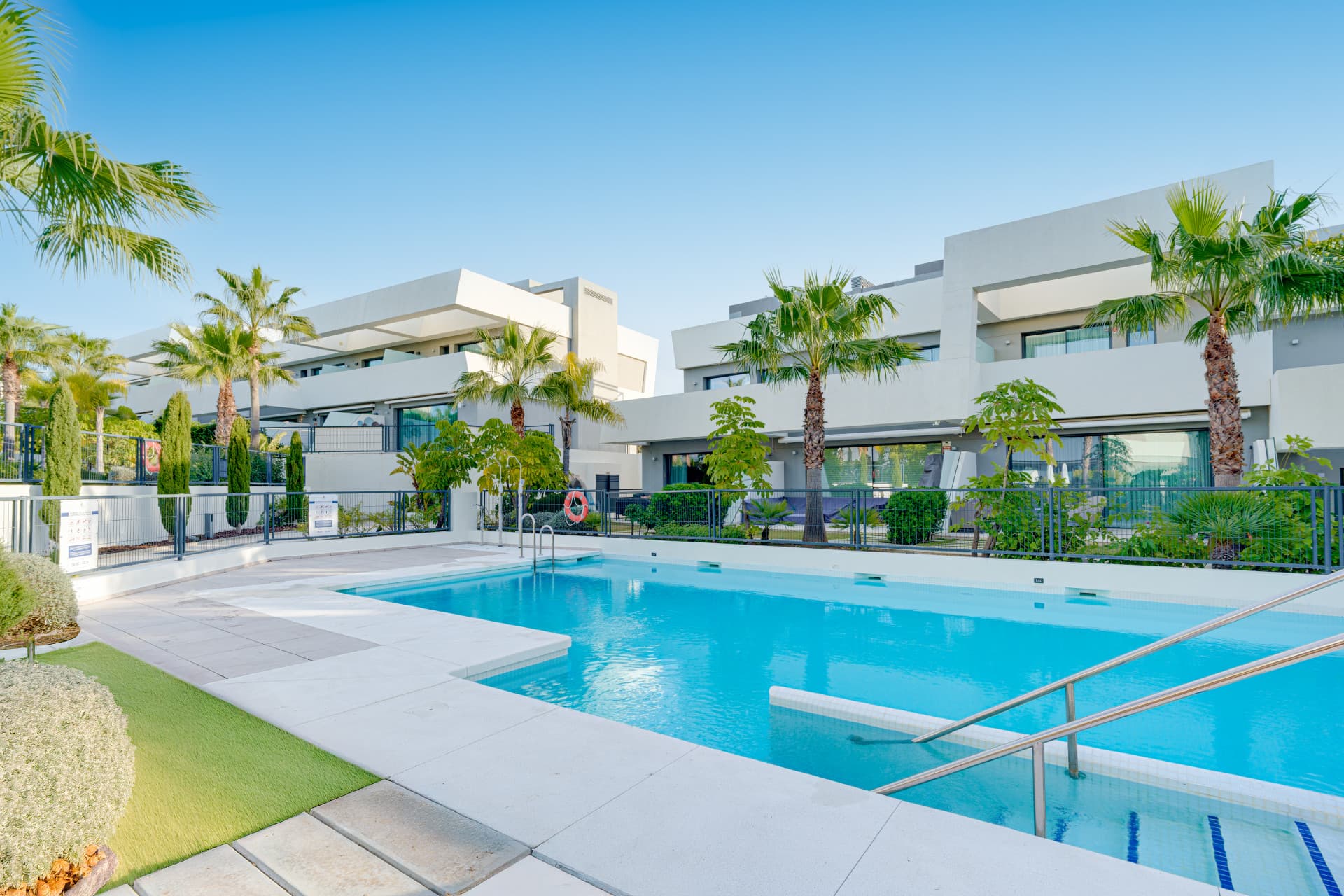 Immaculate four-bedroom townhouse located in an exclusive community in La Cala de Mijas