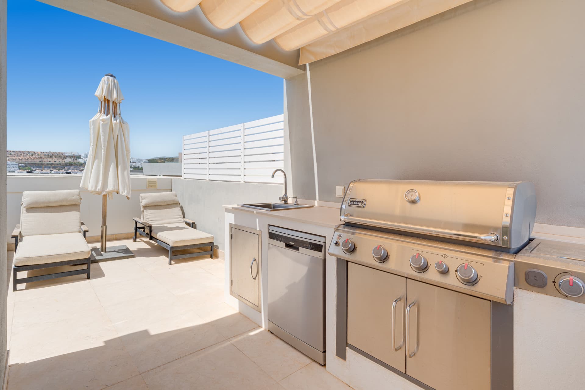 Immaculate four-bedroom townhouse located in an exclusive community in La Cala de Mijas