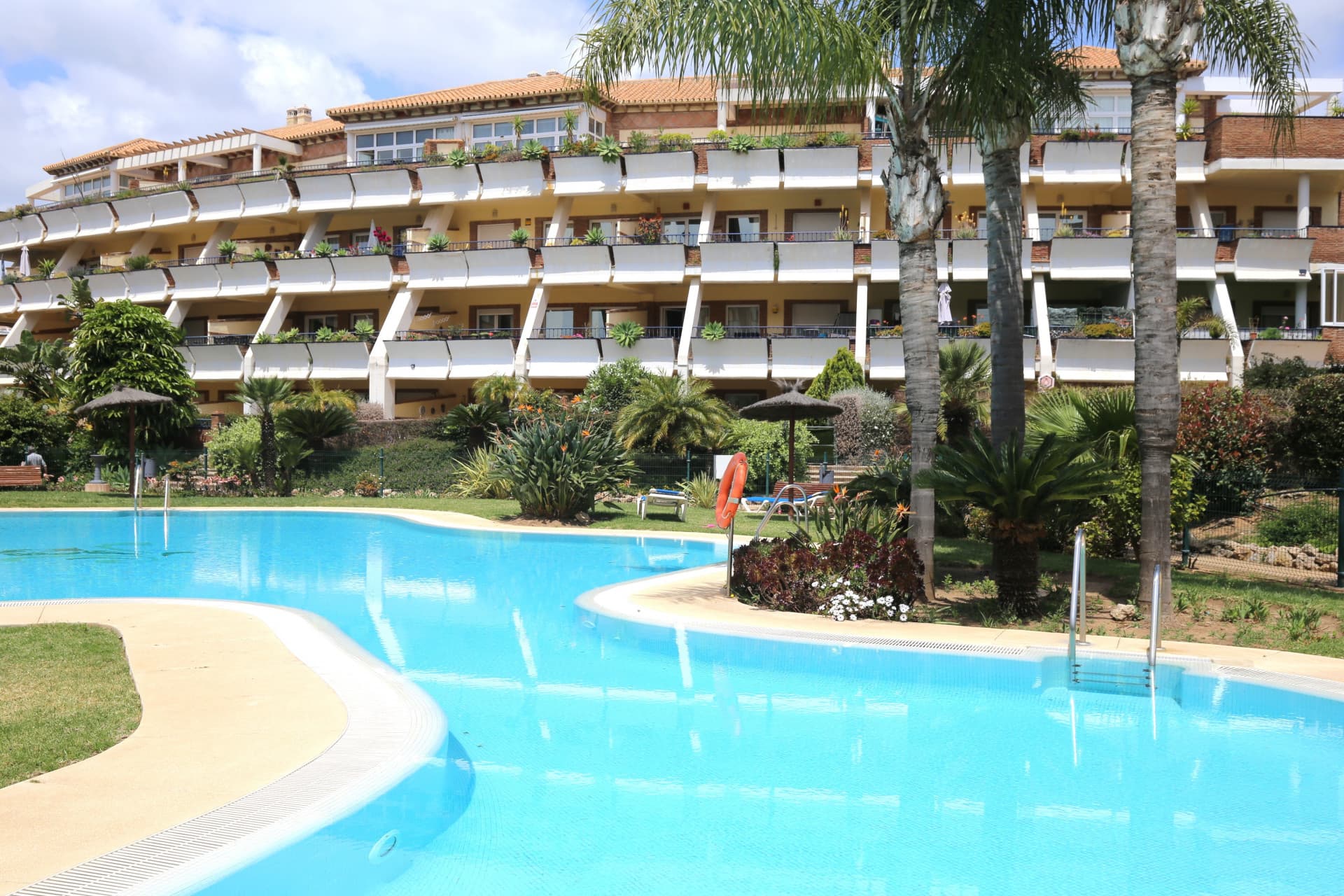 Reform opportunity - Large two bedroom, ground floor garden apartment located in Riviera del Sol, Mijas