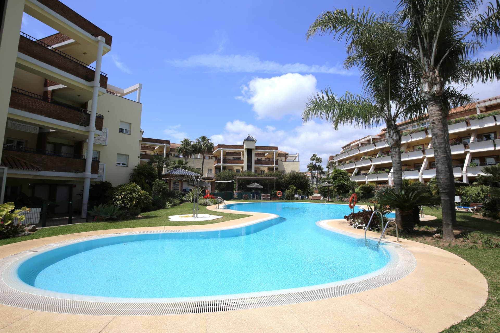 Reform opportunity - Large two bedroom, ground floor garden apartment located in Riviera del Sol, Mijas