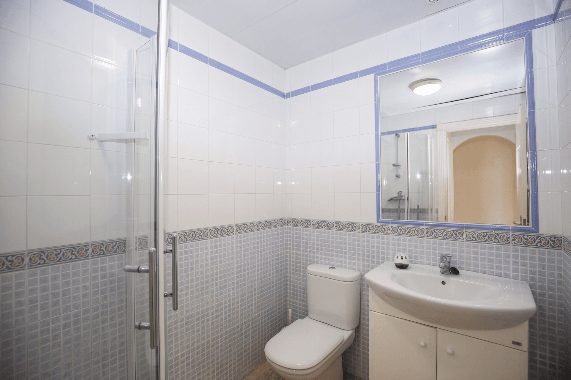 Reform opportunity - Large two bedroom, ground floor garden apartment located in Riviera del Sol, Mijas