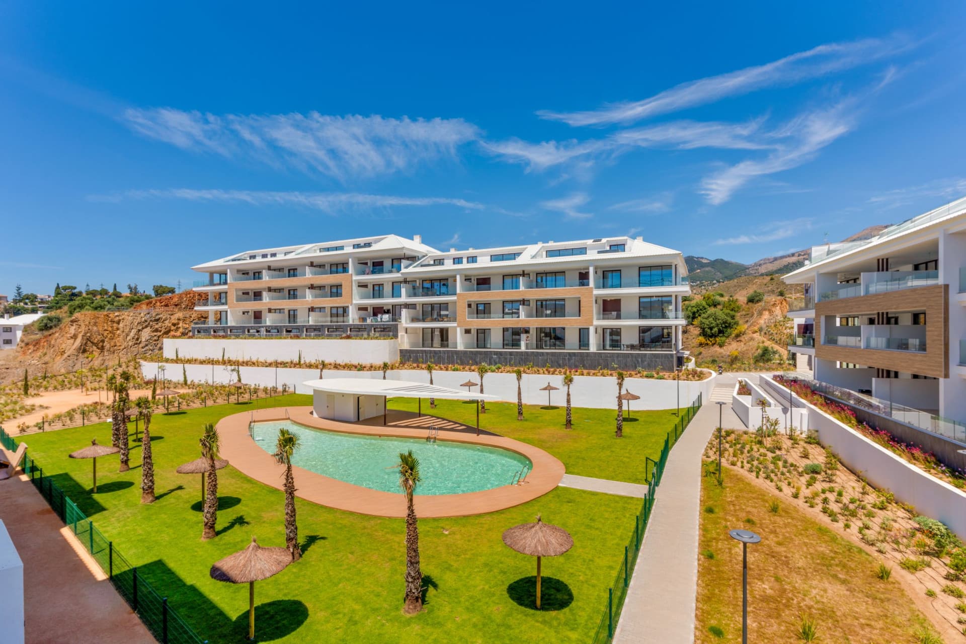 Bright and spacious three bedroom south facing apartment located in the sought-after area of El Higuerón, Fuengirola