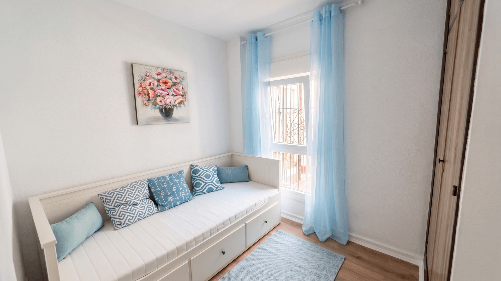 Beautifully reformed, south east facing three bedroom penthouse located in the sought-after gated community Parque Elviria, Marbella