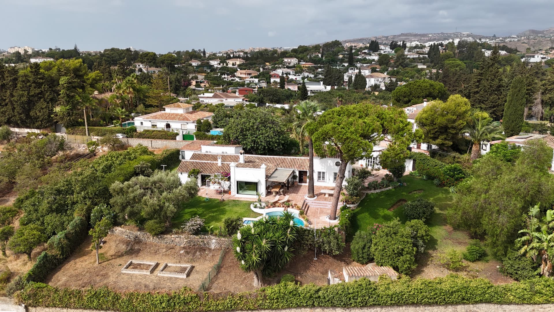 Beautiful south facing, three bedroom country villa, located in Guadalmina Alta, Marbella