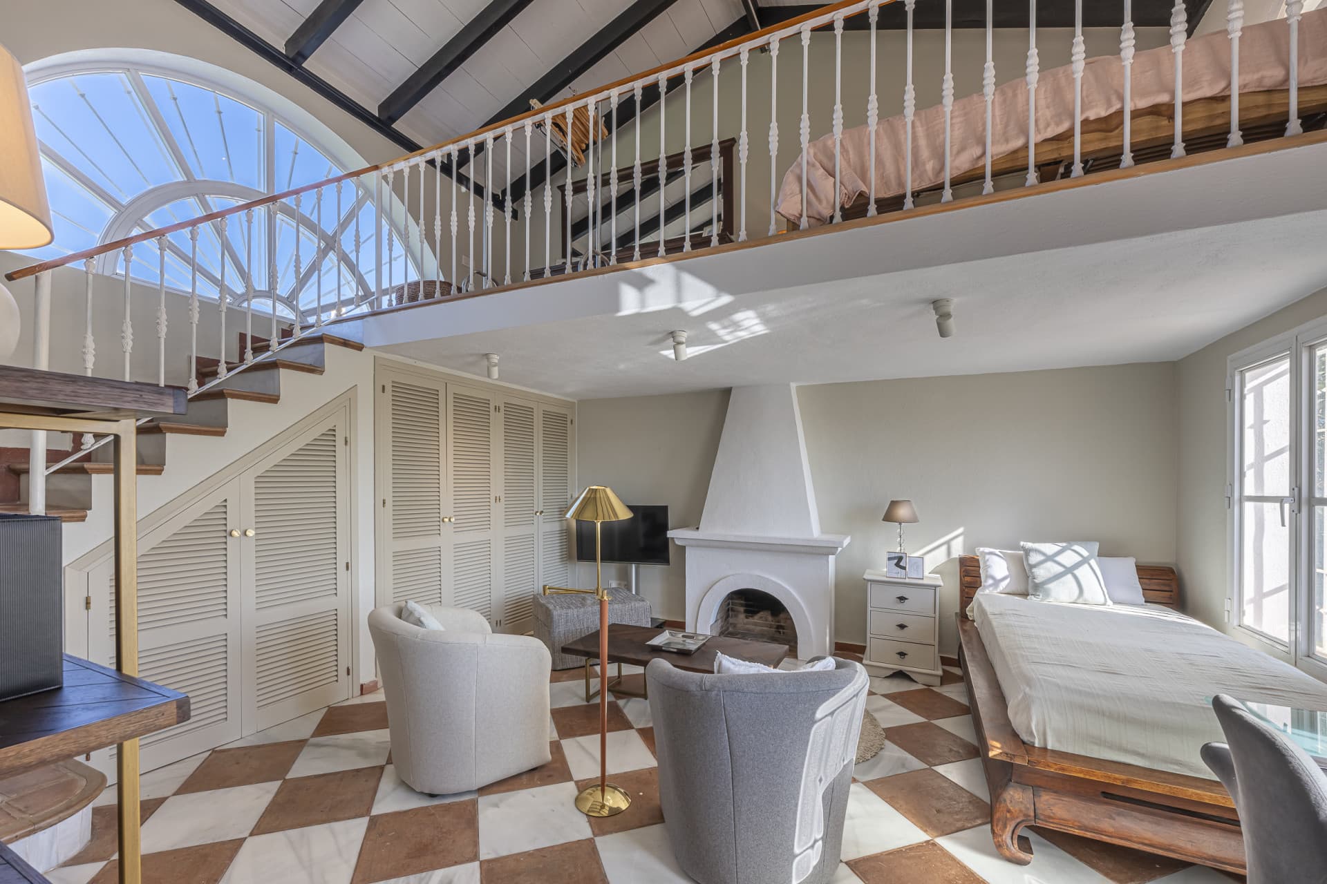 Beautiful south facing, three bedroom country villa, located in Guadalmina Alta, Marbella