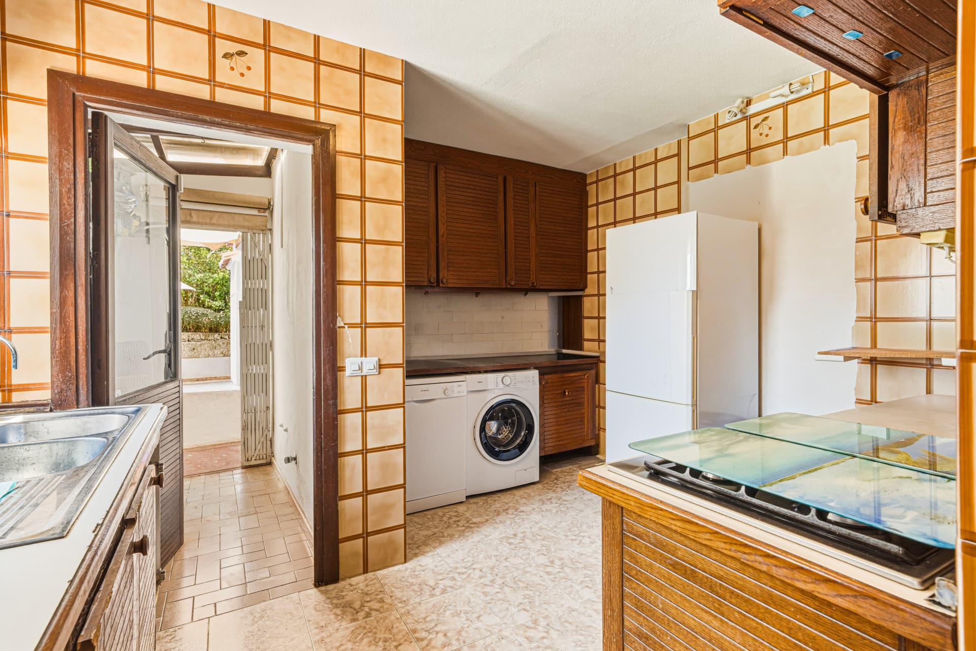 Independent villa - Reform opportunity situated in one of Nueva Andalucía's most sought-after residential areas