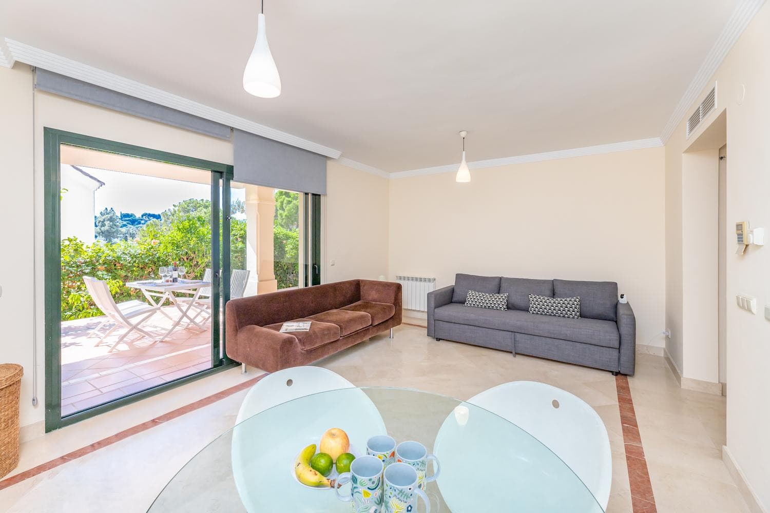 Bright and spacious one-bedroom ground-floor apartment located in the sought-after area of Atalaya de Río Verde, Marbella