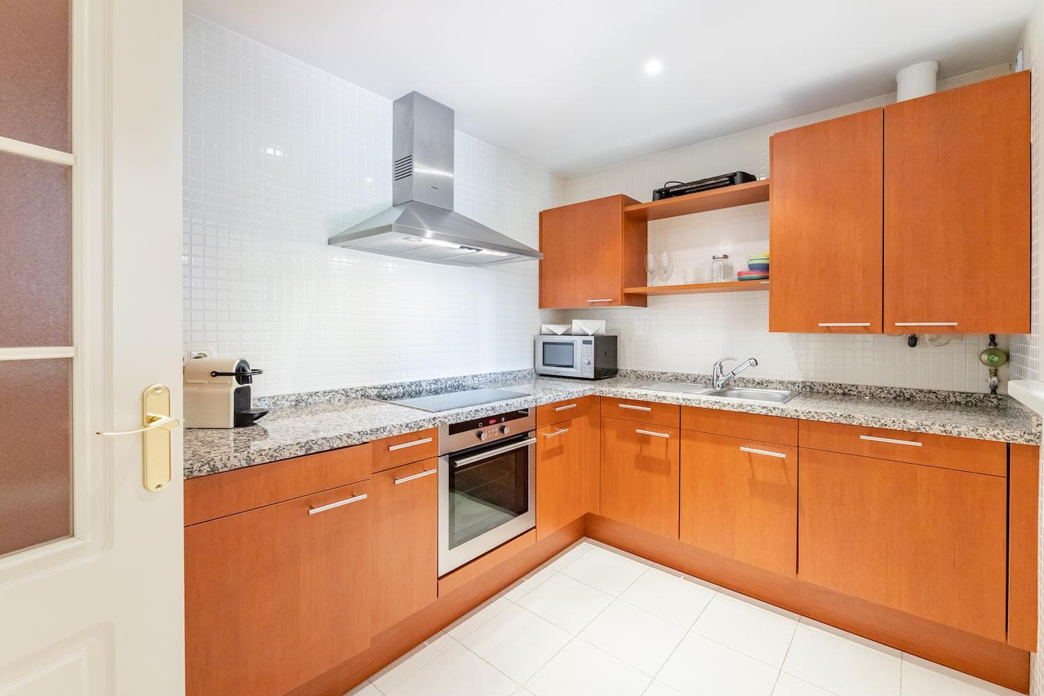 Bright and spacious one-bedroom ground-floor apartment located in the sought-after area of Atalaya de Río Verde, Marbella