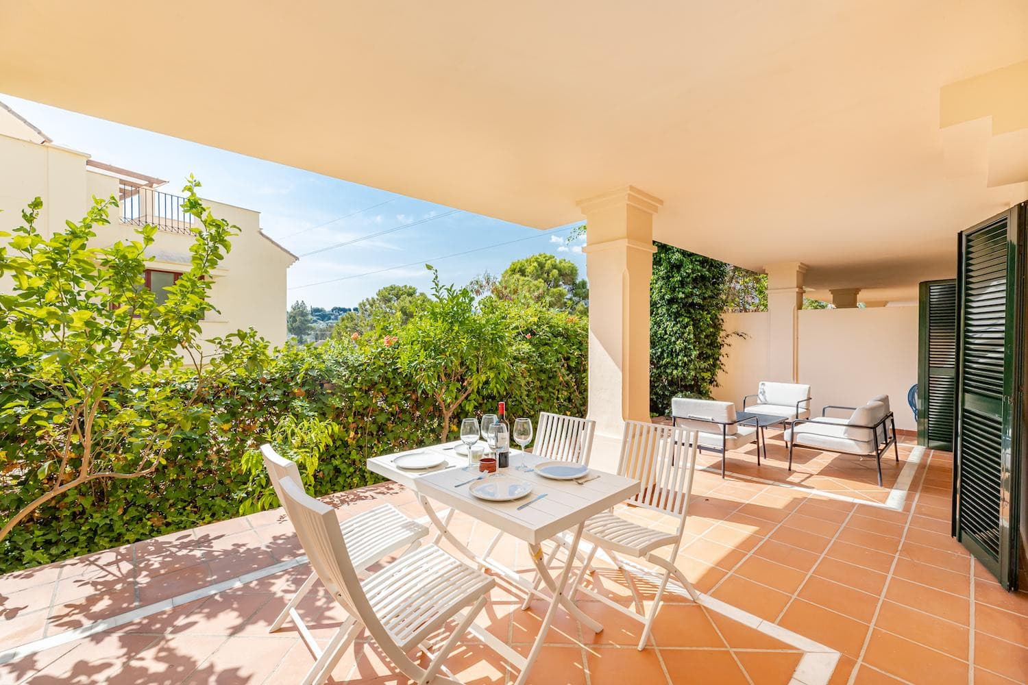 Bright and spacious one-bedroom ground-floor apartment located in the sought-after area of Atalaya de Río Verde, Marbella