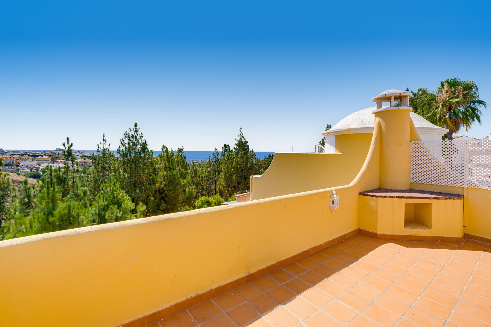 Charming three-bedroom townhouse located in Calahonda, Mijas Costa with sea views