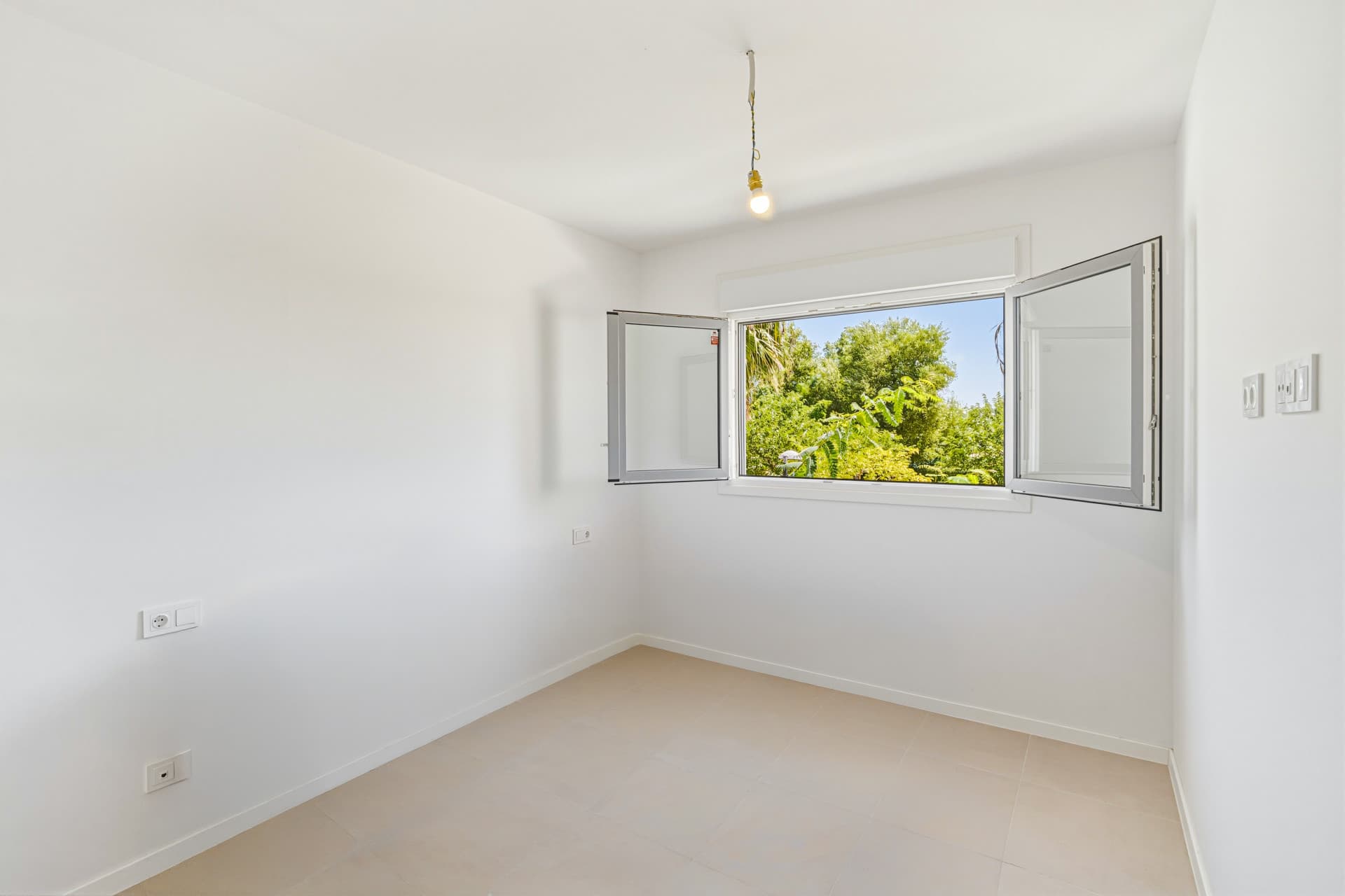 Brand new southwest facing two bedroom apartment located in the sought-after gated community Acqua Gardens, Estepona