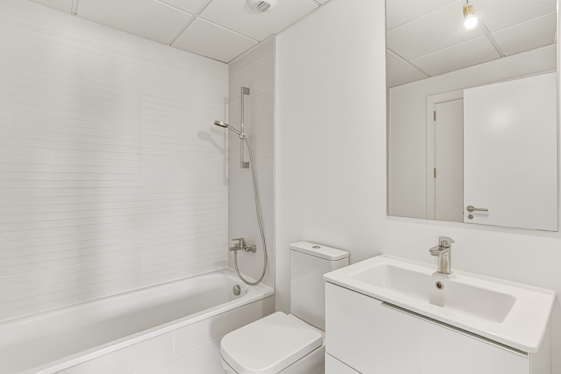Brand new southwest facing two bedroom apartment located in the sought-after gated community Acqua Gardens, Estepona