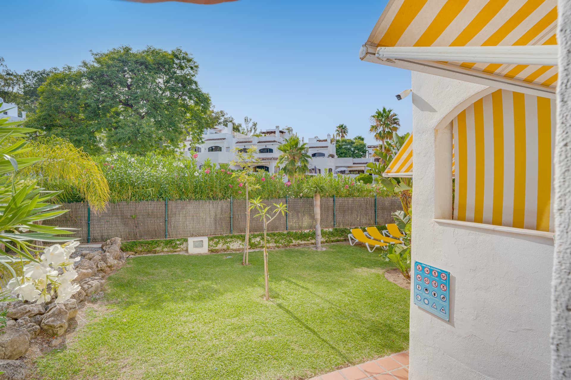 Bright and spacious three-bedroom ground floor apartment located in the highly sought-after Golden Beach urbanisation in Elviria