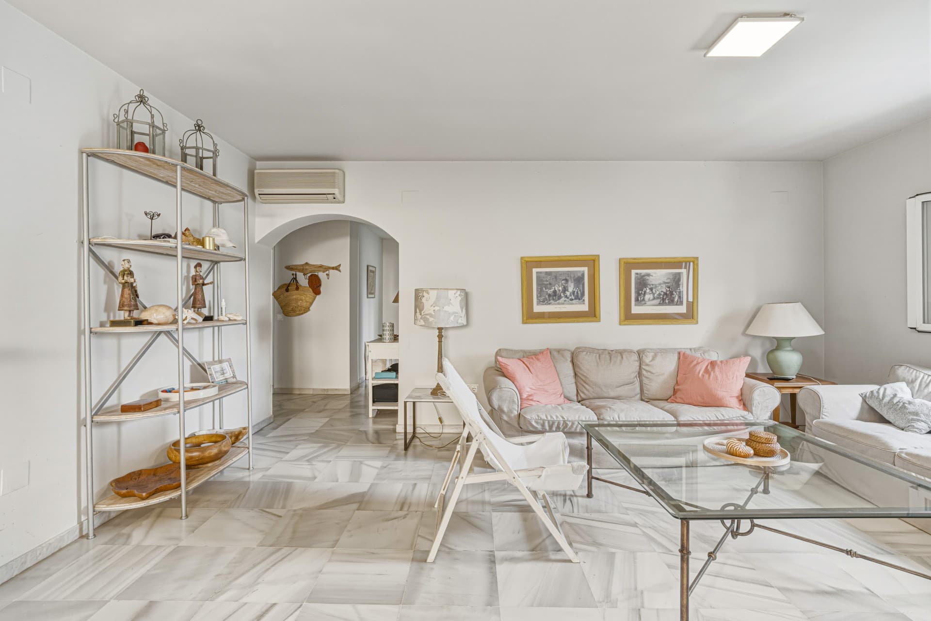 Bright and spacious three-bedroom ground floor apartment located in the highly sought-after Golden Beach urbanisation in Elviria