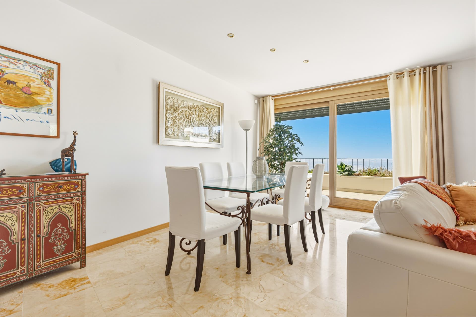 Bright and spacious elevated ground floor apartment in the sought-after gated community of Lomas de Los Monteros, Marbella