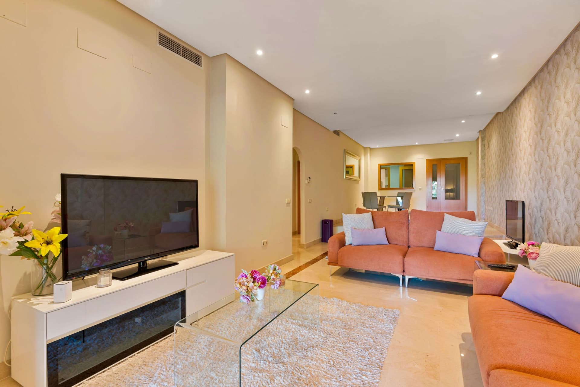 Spacious two bedroom apartment in Las Mimosas - an exclusive gated community located within walking distance of Puerto Banús