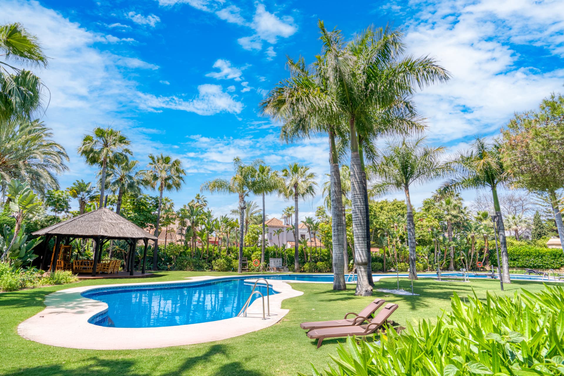 Spacious two bedroom apartment in Las Mimosas - an exclusive gated community located within walking distance of Puerto Banús