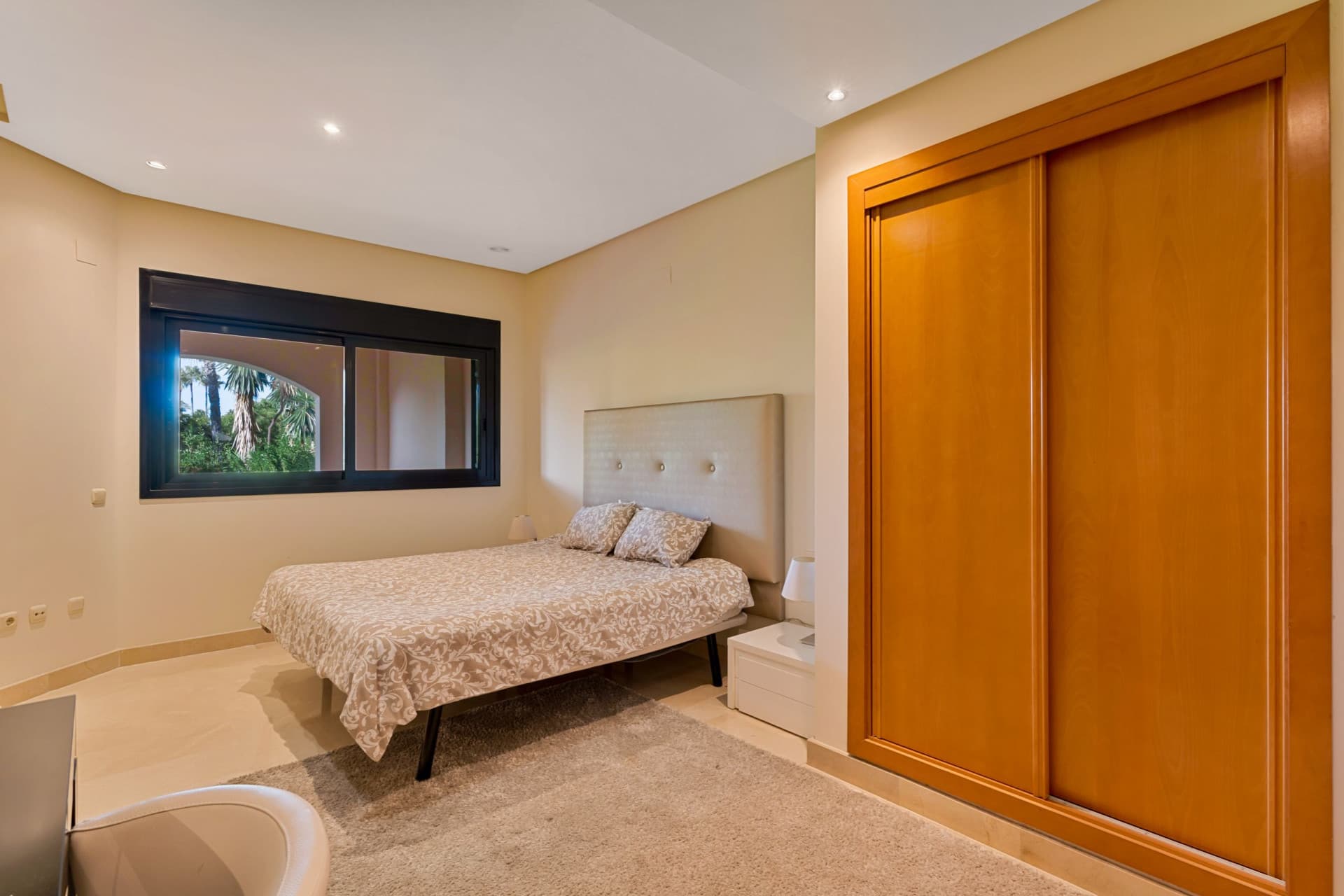 Spacious two bedroom apartment in Las Mimosas - an exclusive gated community located within walking distance of Puerto Banús