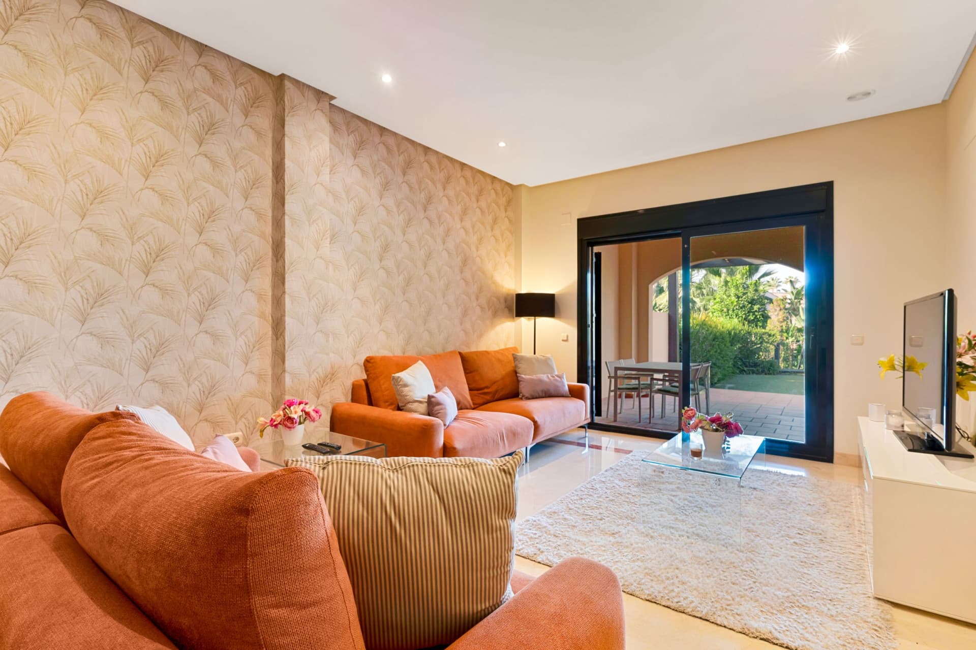 Spacious two bedroom apartment in Las Mimosas - an exclusive gated community located within walking distance of Puerto Banús