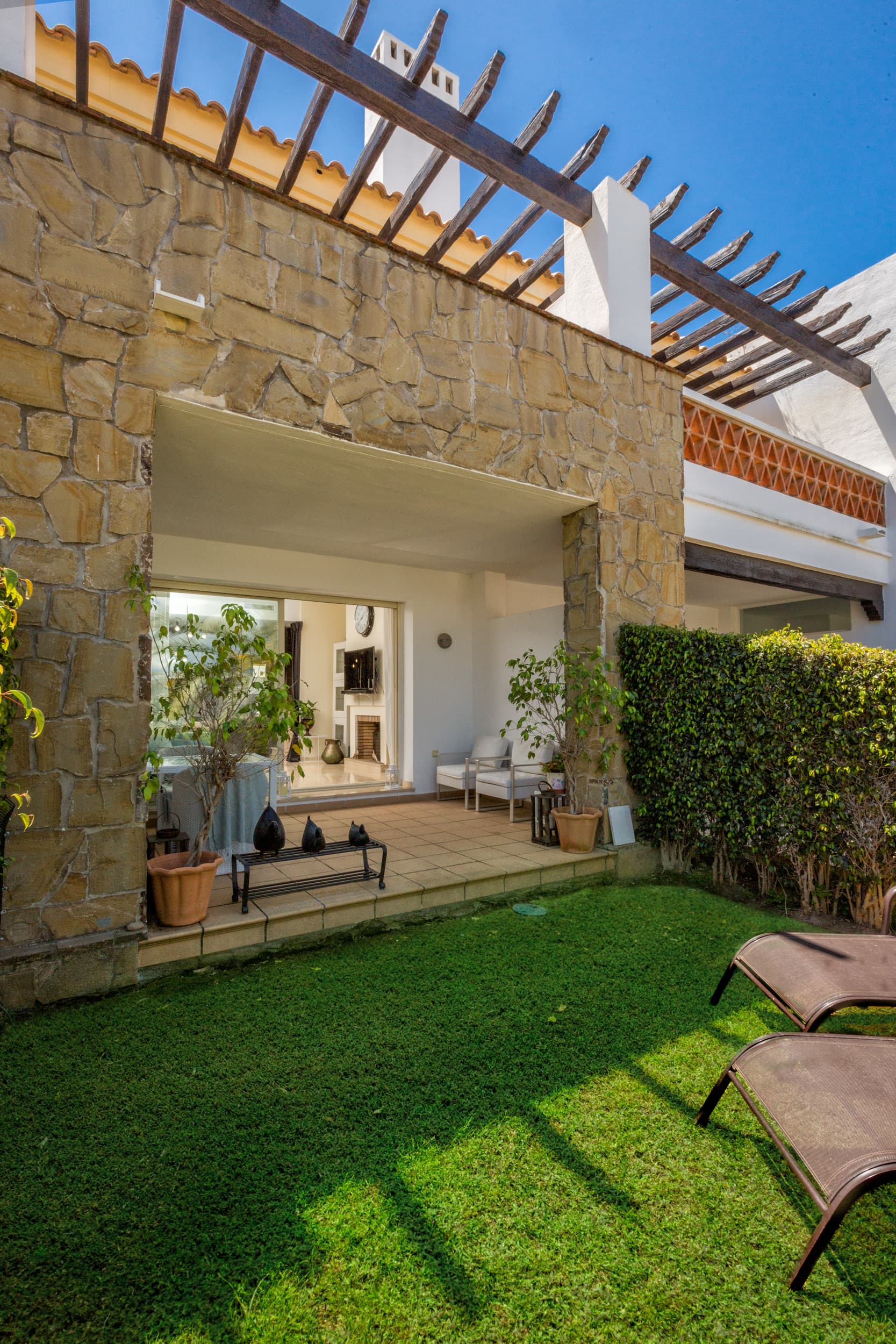 Elegant north east facing, three bedroom townhouse located in La Cala Golf, Mijas