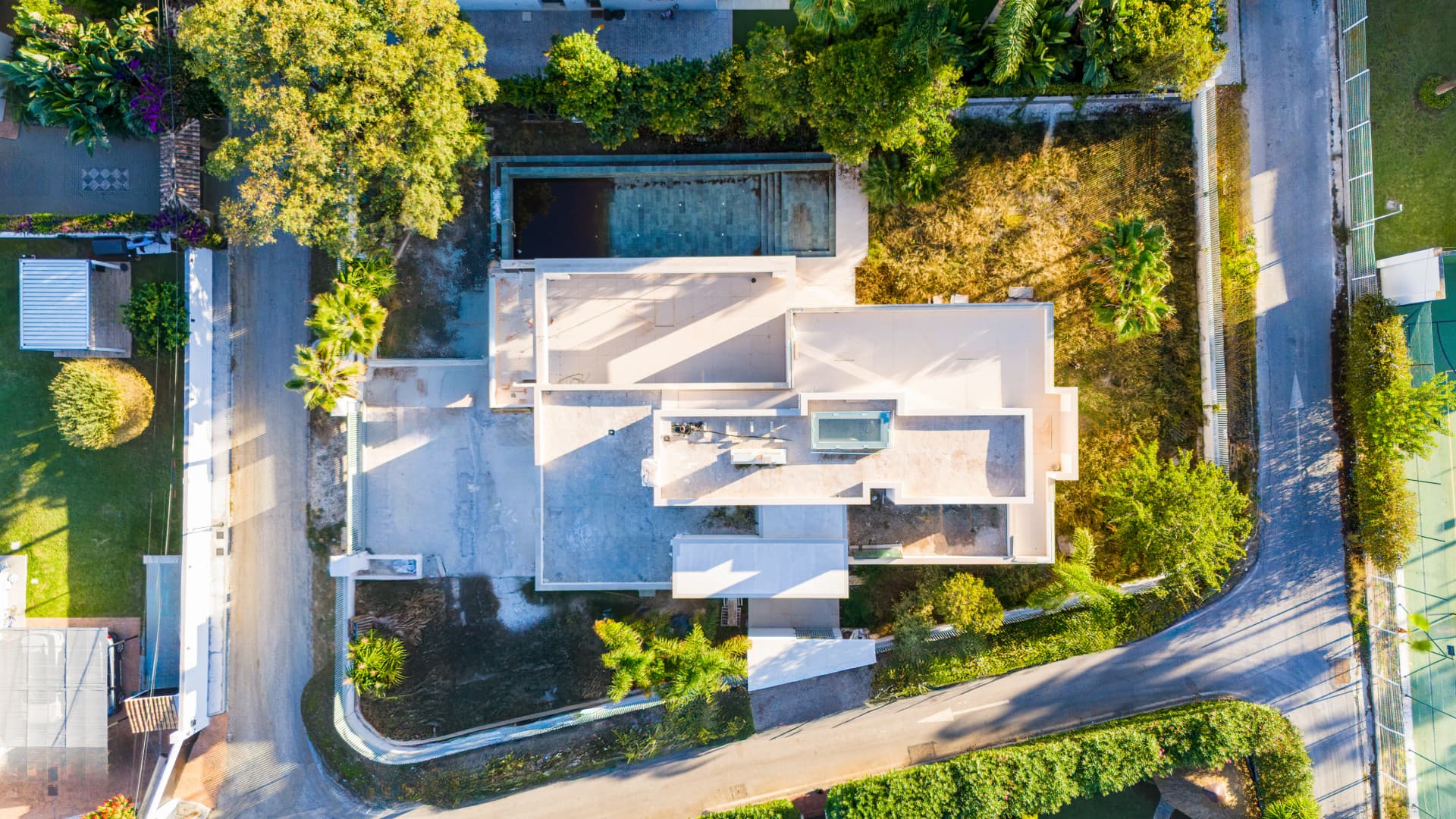 Villa Maya – a magnificent four-bedroom modern beachside villa, currently under construction on the cusp of Guadalmina Baja