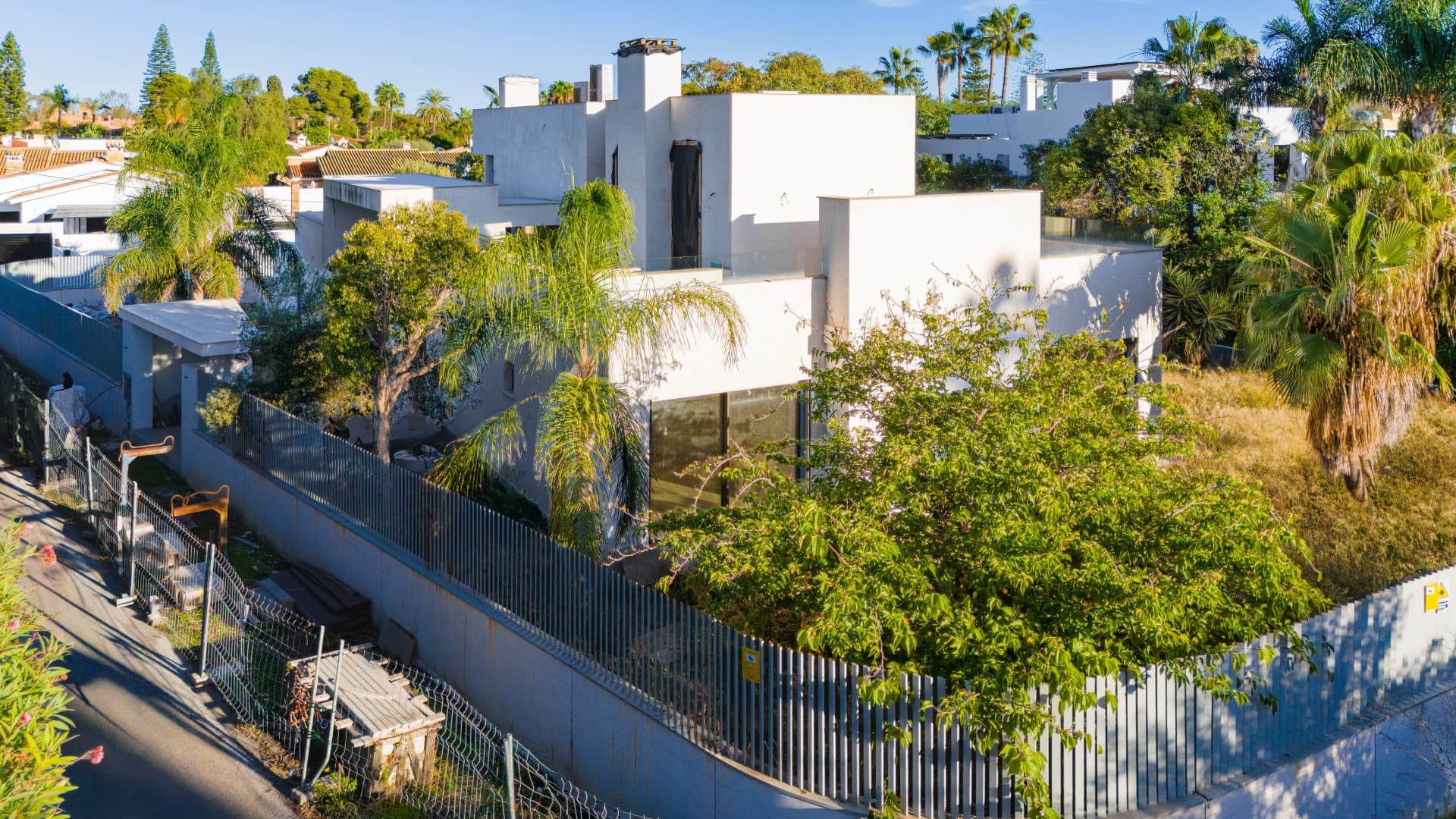 Villa Maya – a magnificent four-bedroom modern beachside villa, currently under construction on the cusp of Guadalmina Baja