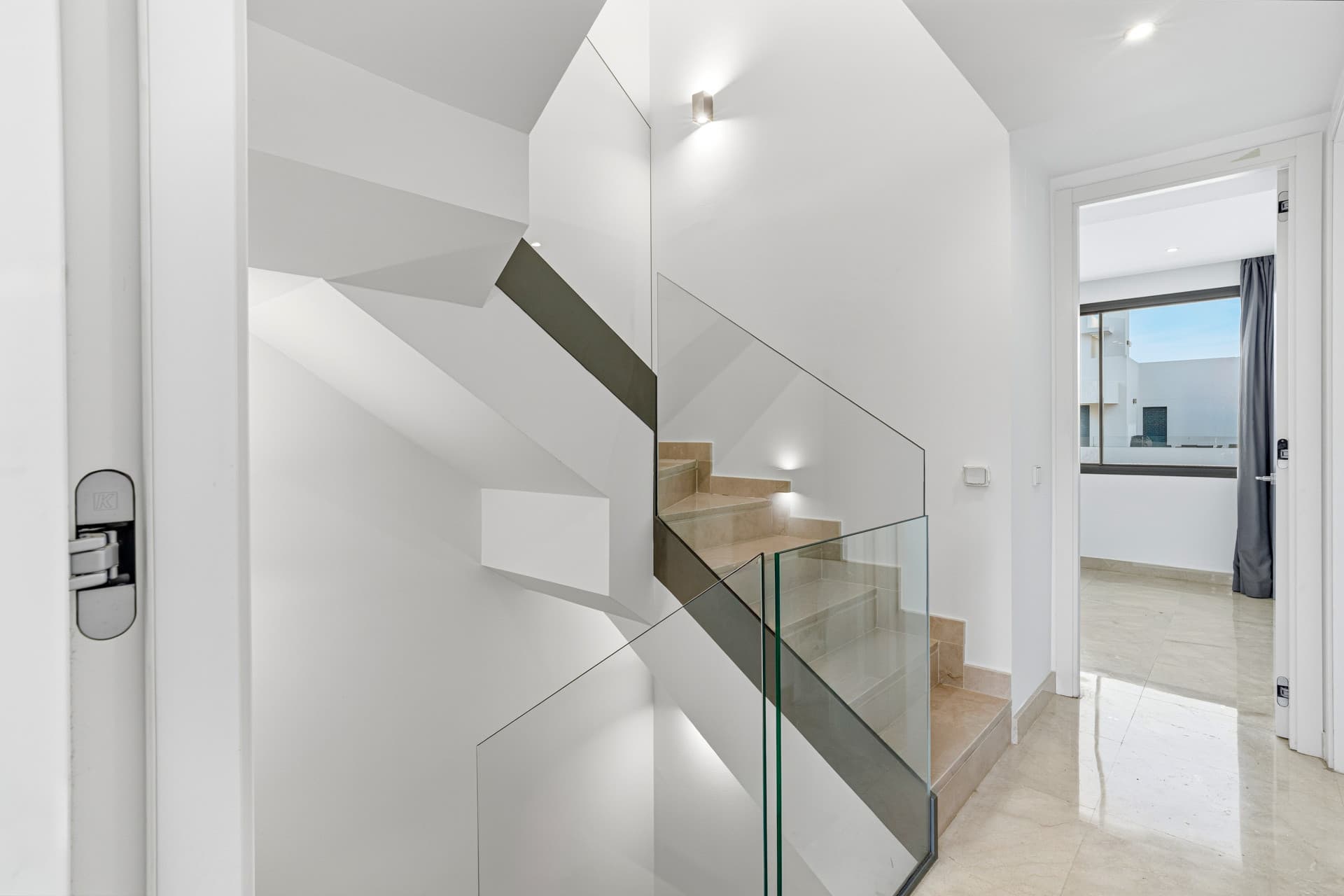 Exceptionell fyra sovrum radhus beläget i en exklusiv gated community i La Cala De Mijas