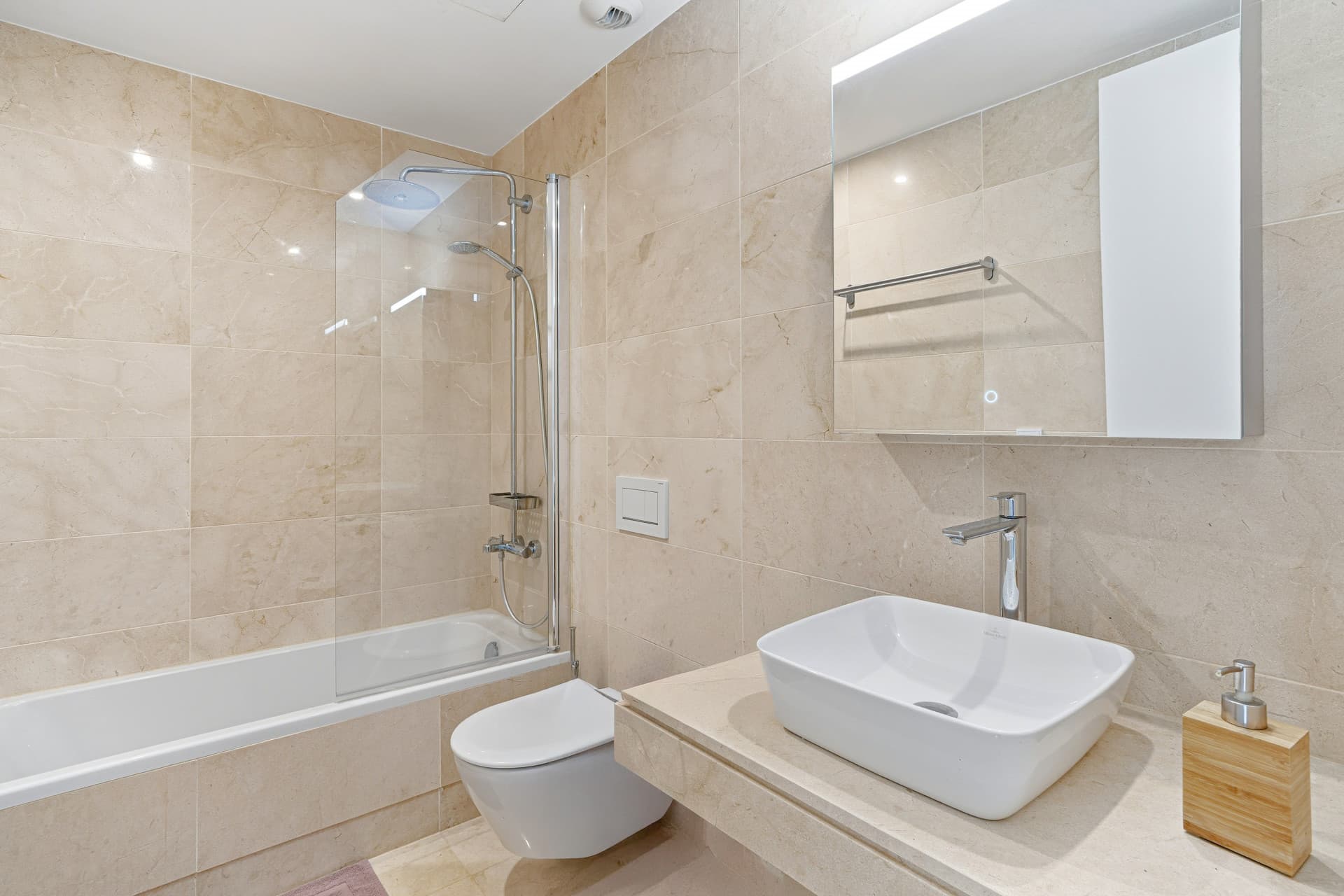 Exceptionell fyra sovrum radhus beläget i en exklusiv gated community i La Cala De Mijas