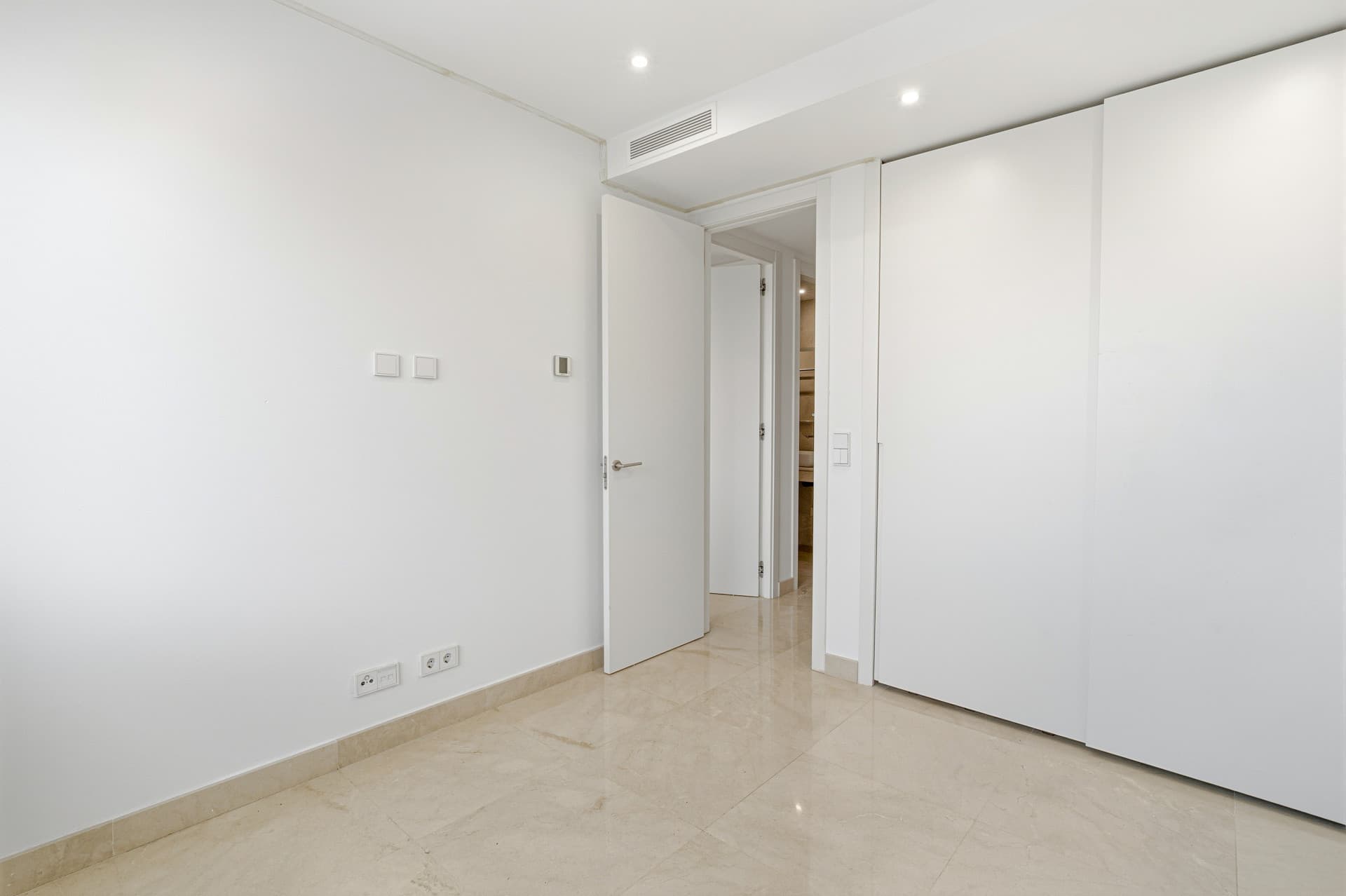 Exceptionell fyra sovrum radhus beläget i en exklusiv gated community i La Cala De Mijas
