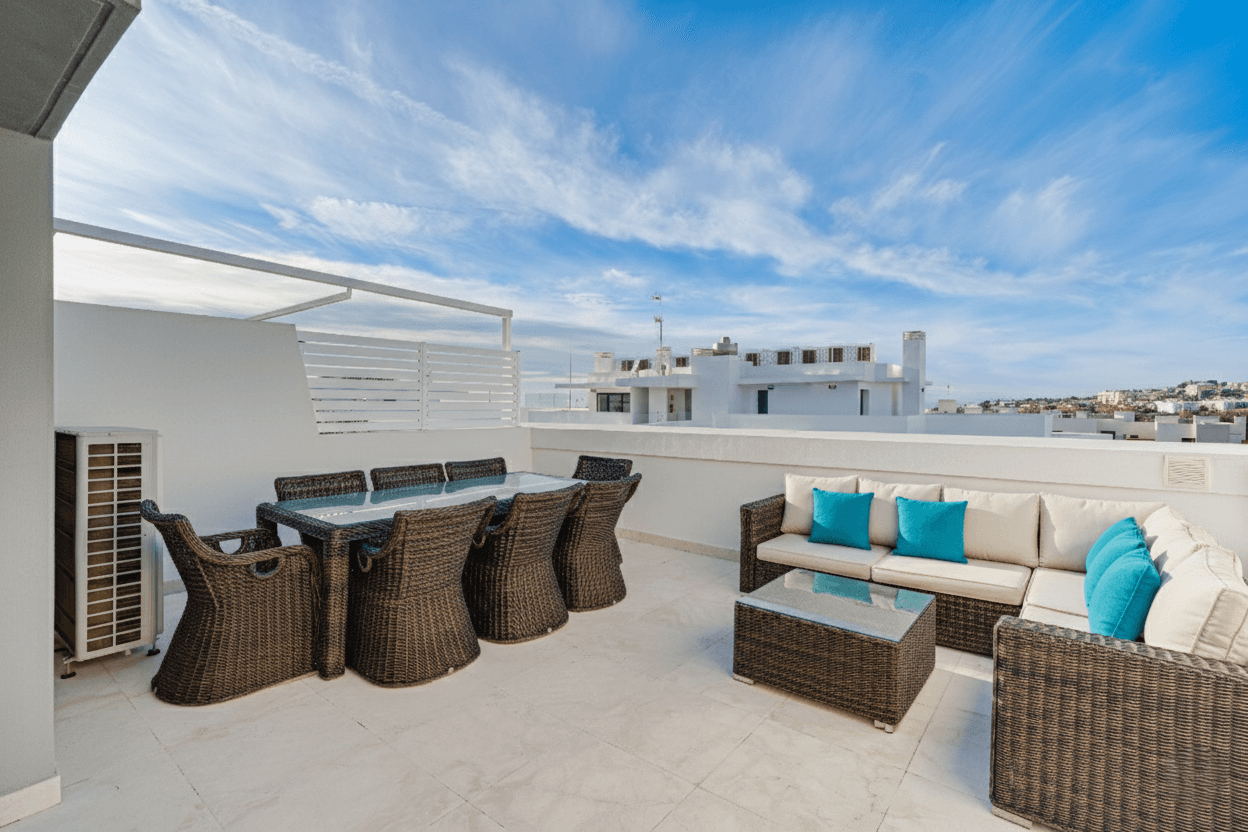 Exceptionell fyra sovrum radhus beläget i en exklusiv gated community i La Cala De Mijas