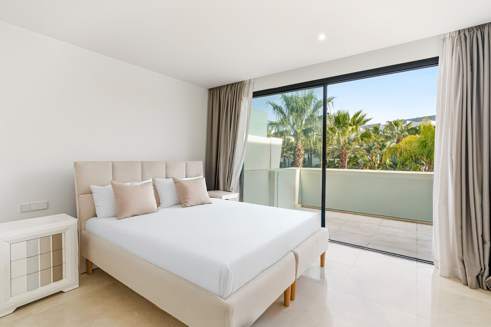 Exceptionell fyra sovrum radhus beläget i en exklusiv gated community i La Cala De Mijas