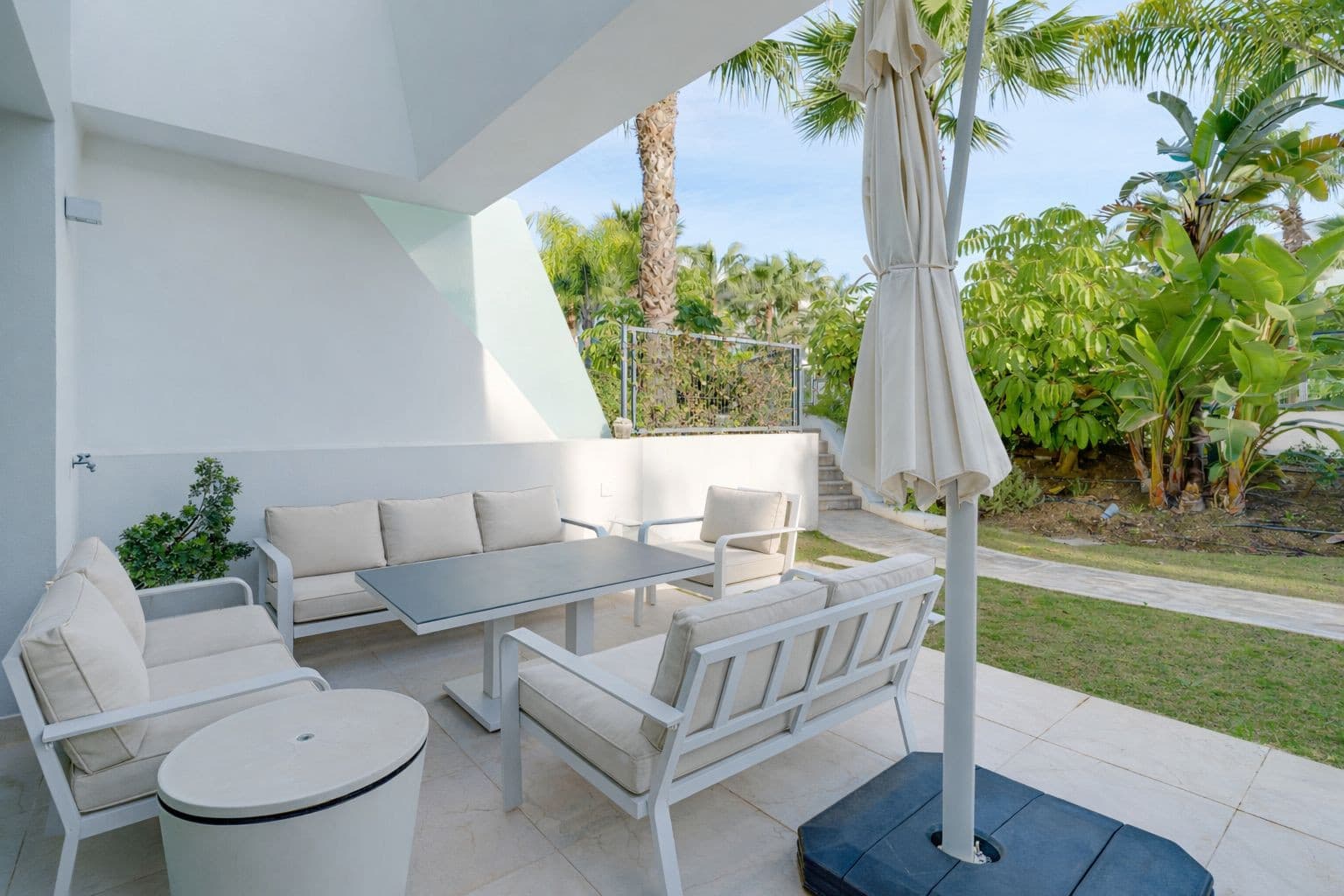Exceptionell fyra sovrum radhus beläget i en exklusiv gated community i La Cala De Mijas