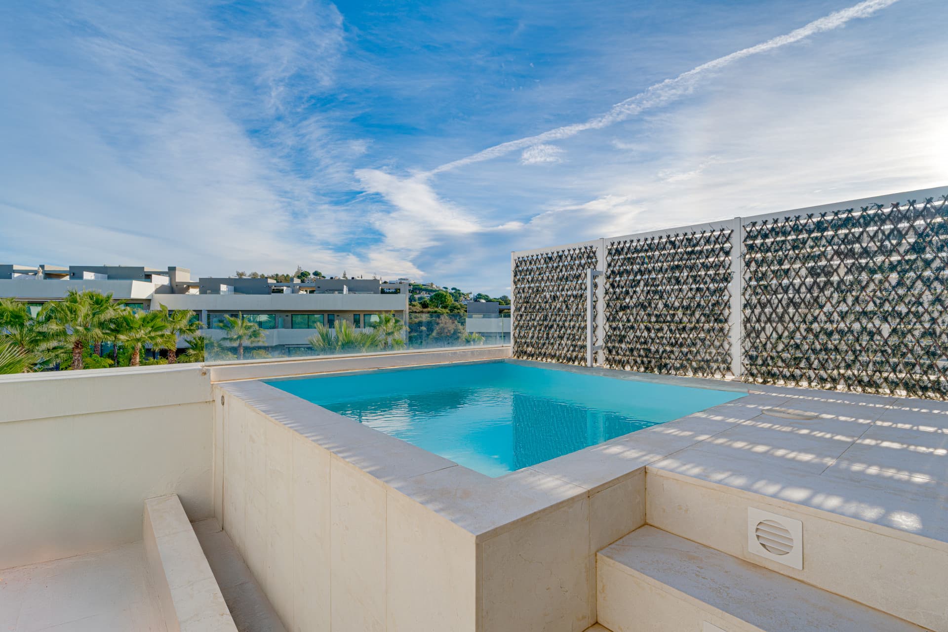 Exceptionell fyra sovrum radhus beläget i en exklusiv gated community i La Cala De Mijas