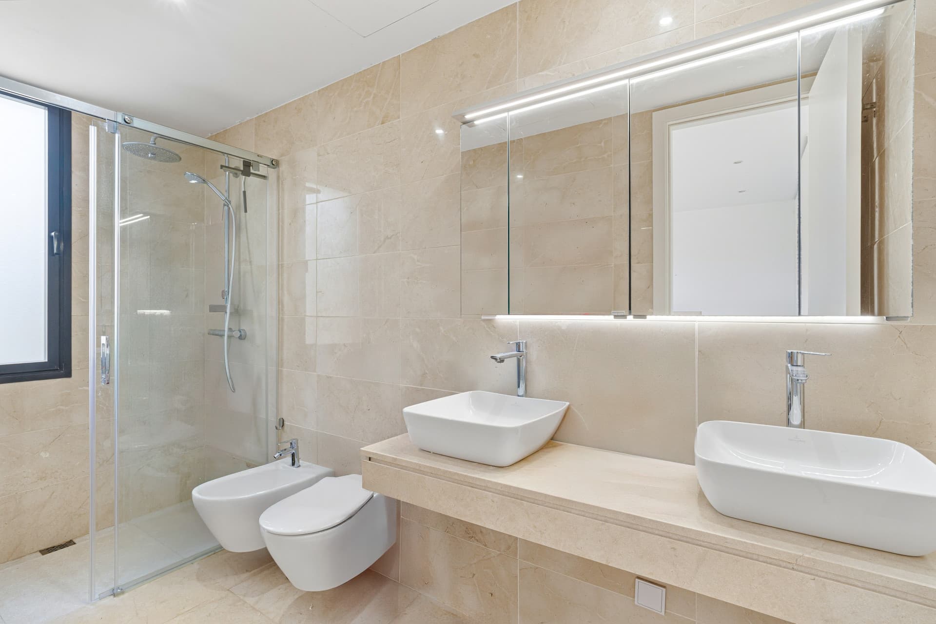 Exceptionell fyra sovrum radhus beläget i en exklusiv gated community i La Cala De Mijas