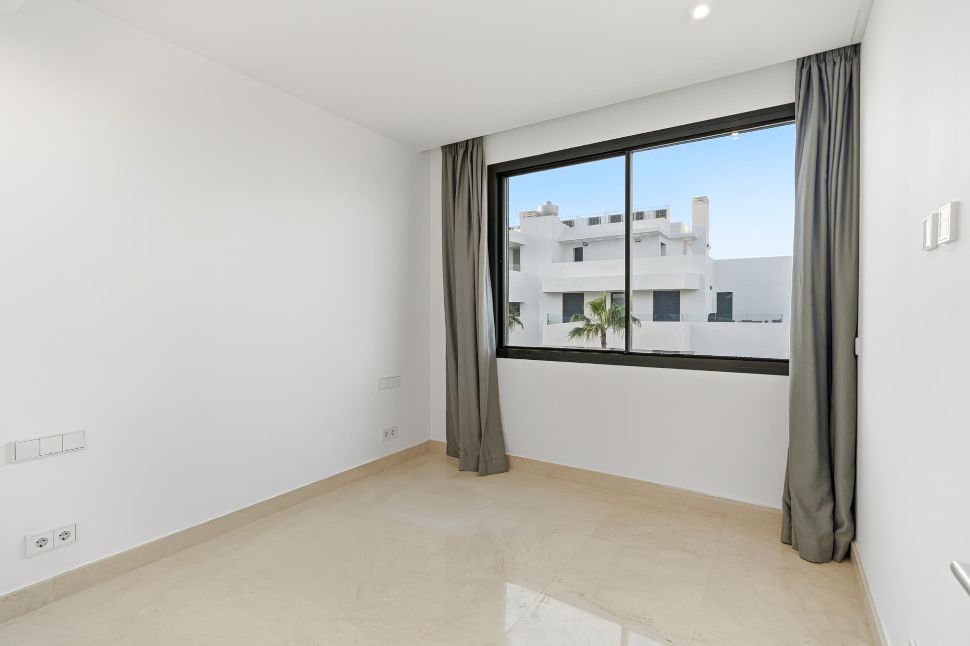 Exceptionell fyra sovrum radhus beläget i en exklusiv gated community i La Cala De Mijas