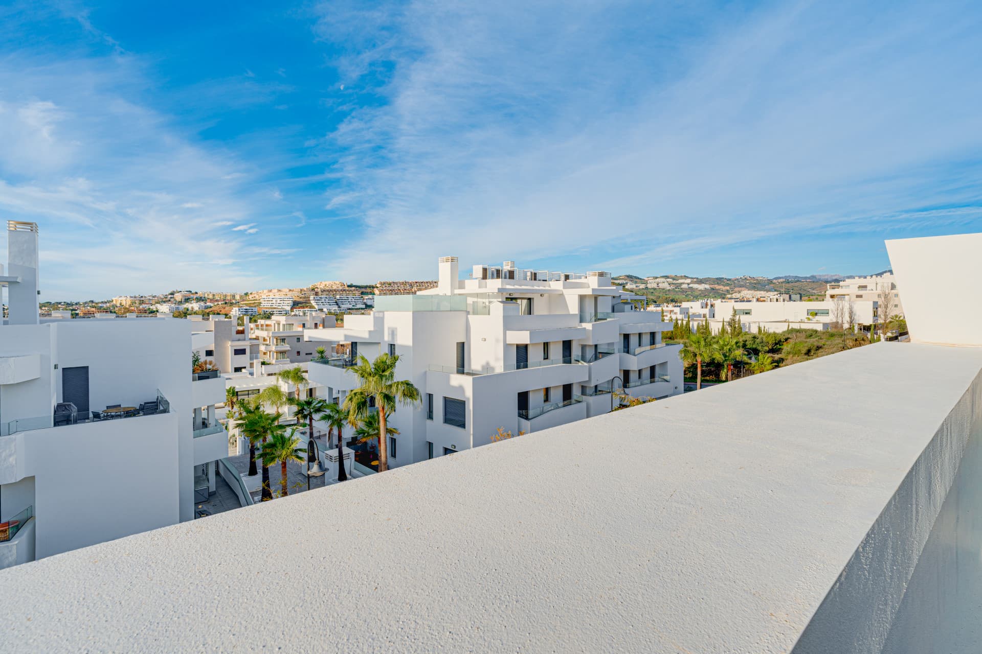 Exceptionell fyra sovrum radhus beläget i en exklusiv gated community i La Cala De Mijas