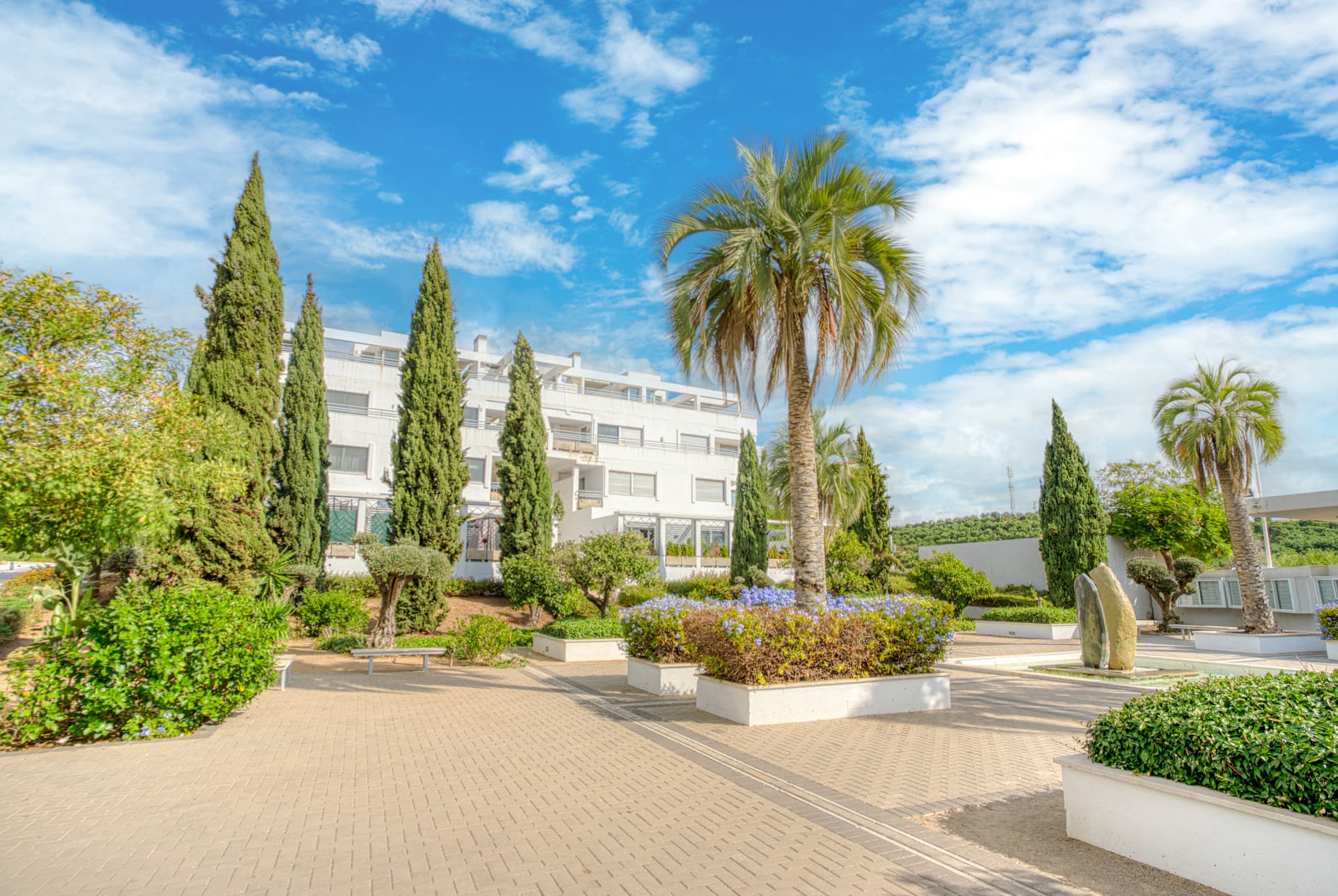 Fantastic west-facing duplex penthouse with solarium and stunning sunset views in La Cala Golf Resort, Mijas Costa