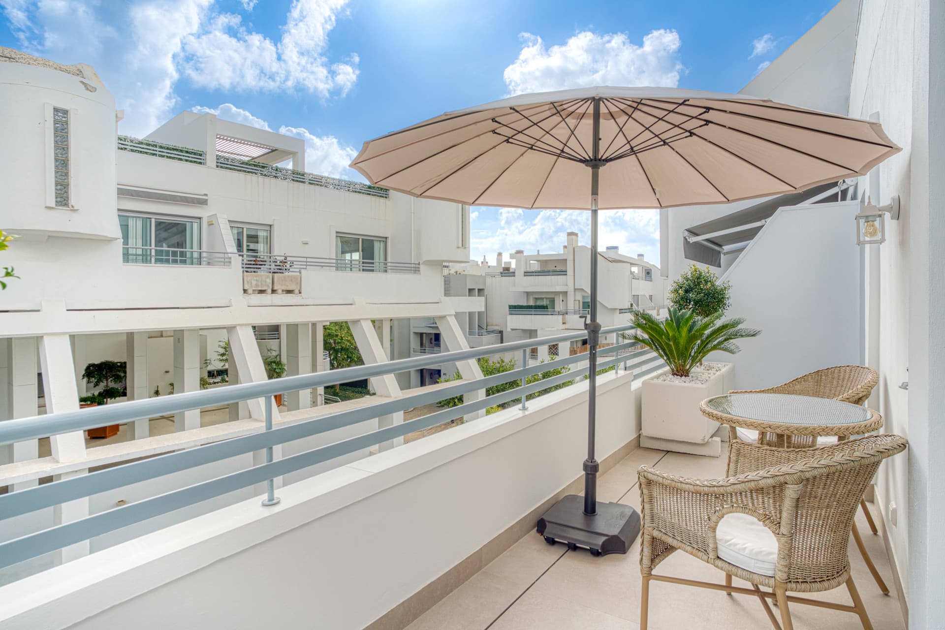 Fantastic west-facing duplex penthouse with solarium and stunning sunset views in La Cala Golf Resort, Mijas Costa